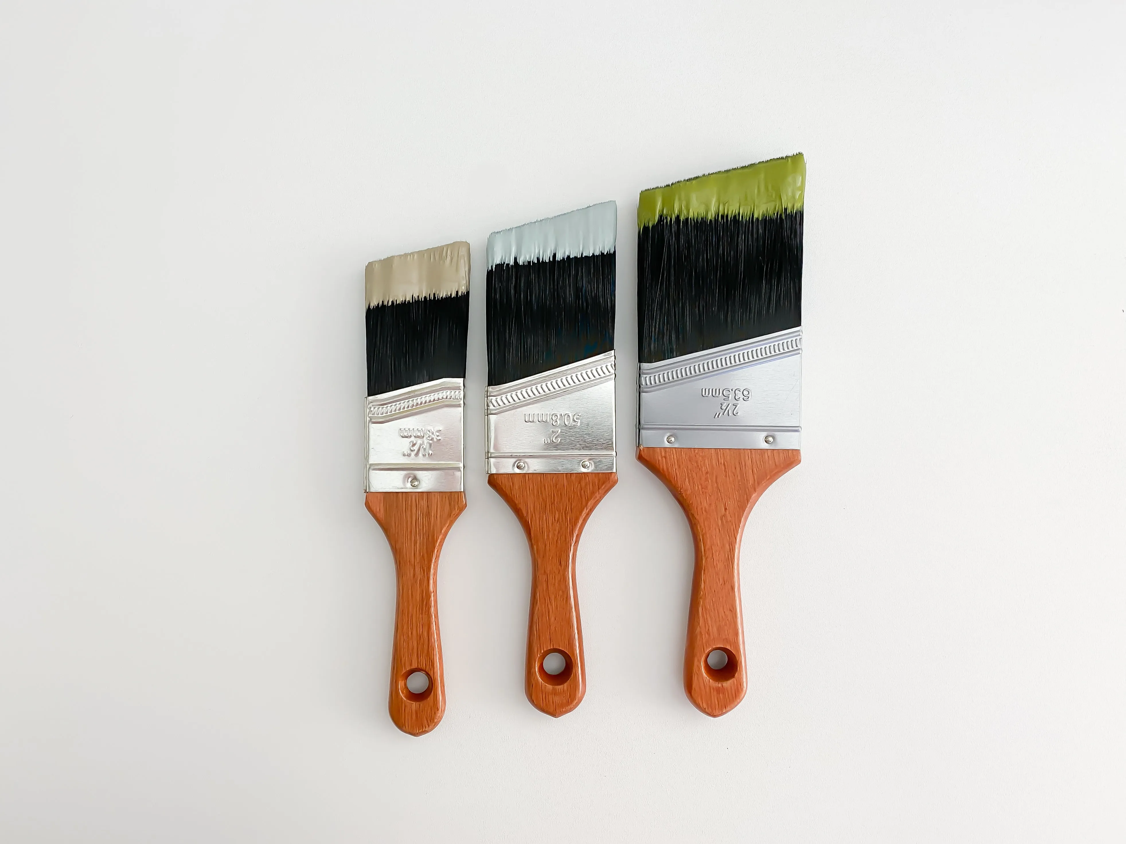 Short Handle Paint Brush - Chalk Style Synthetic Bristle Brush for Smooth Application with Water-Based Paint