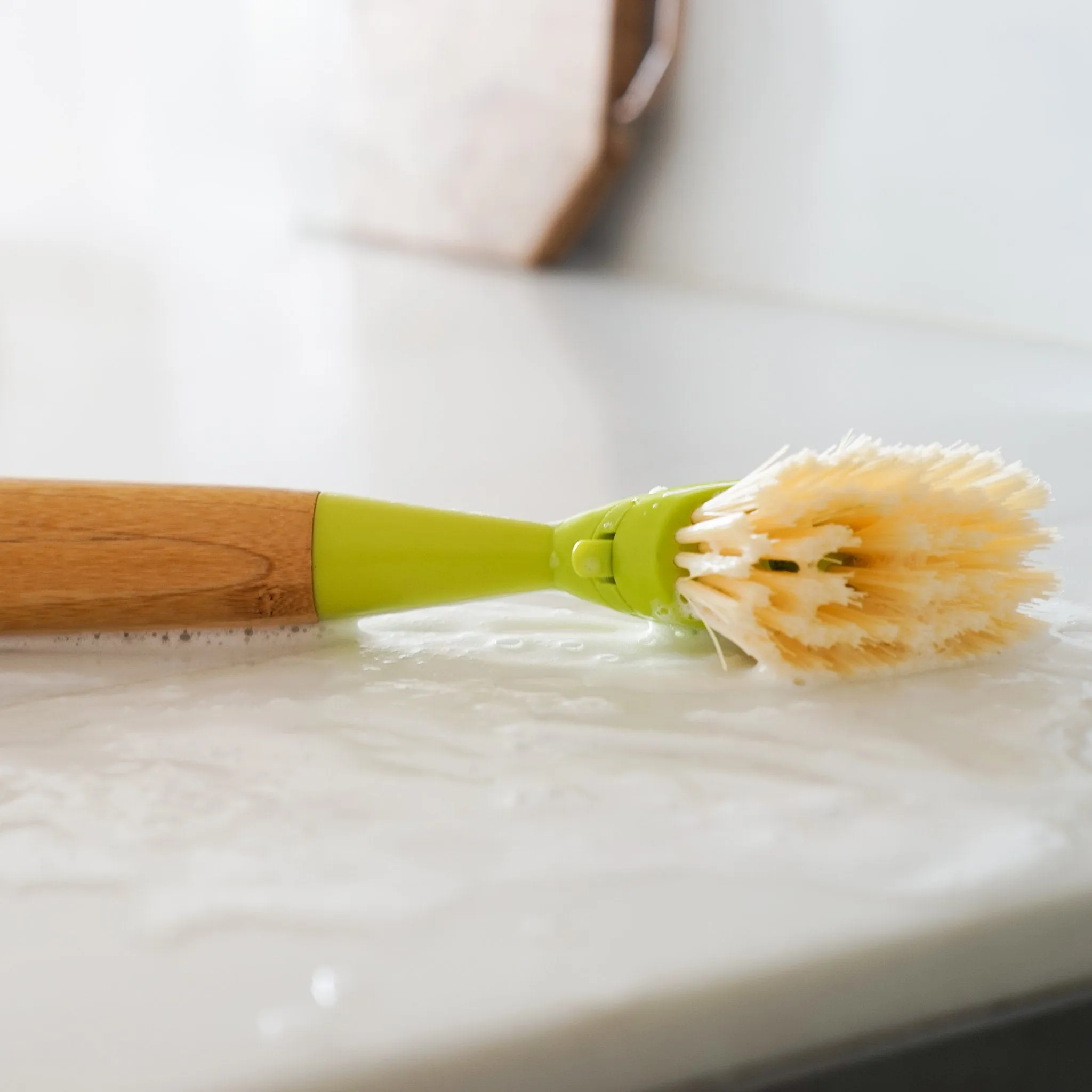 SUDS UP BRUSH